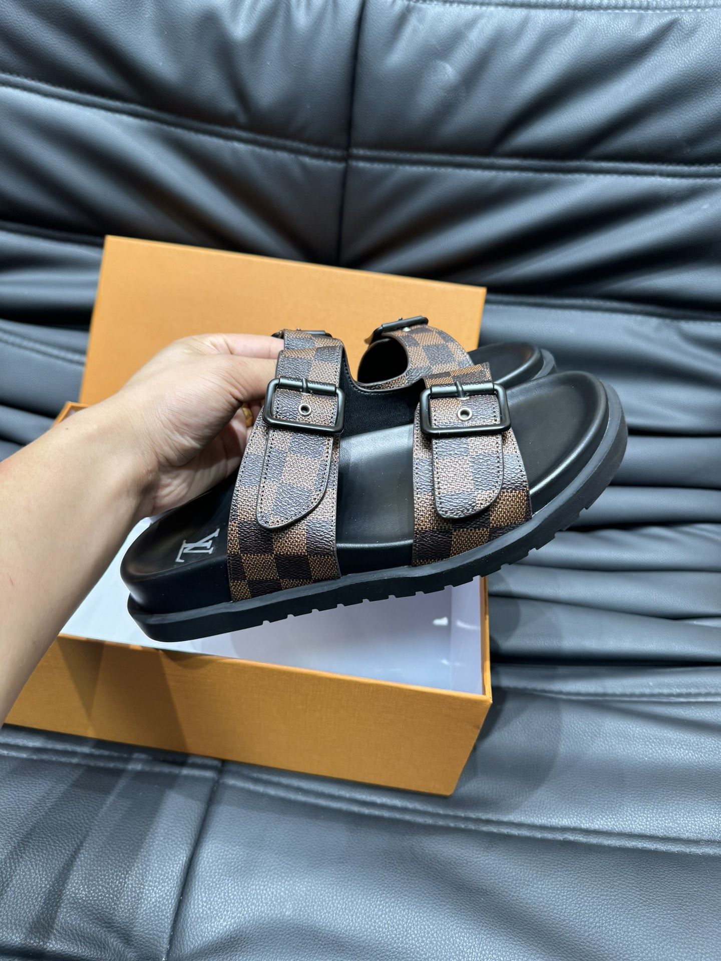 Louis Vuitton Slippers